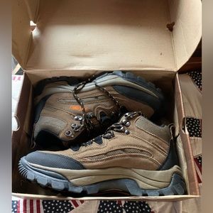 New in box older stock.  Denali hiking boots size 8.5